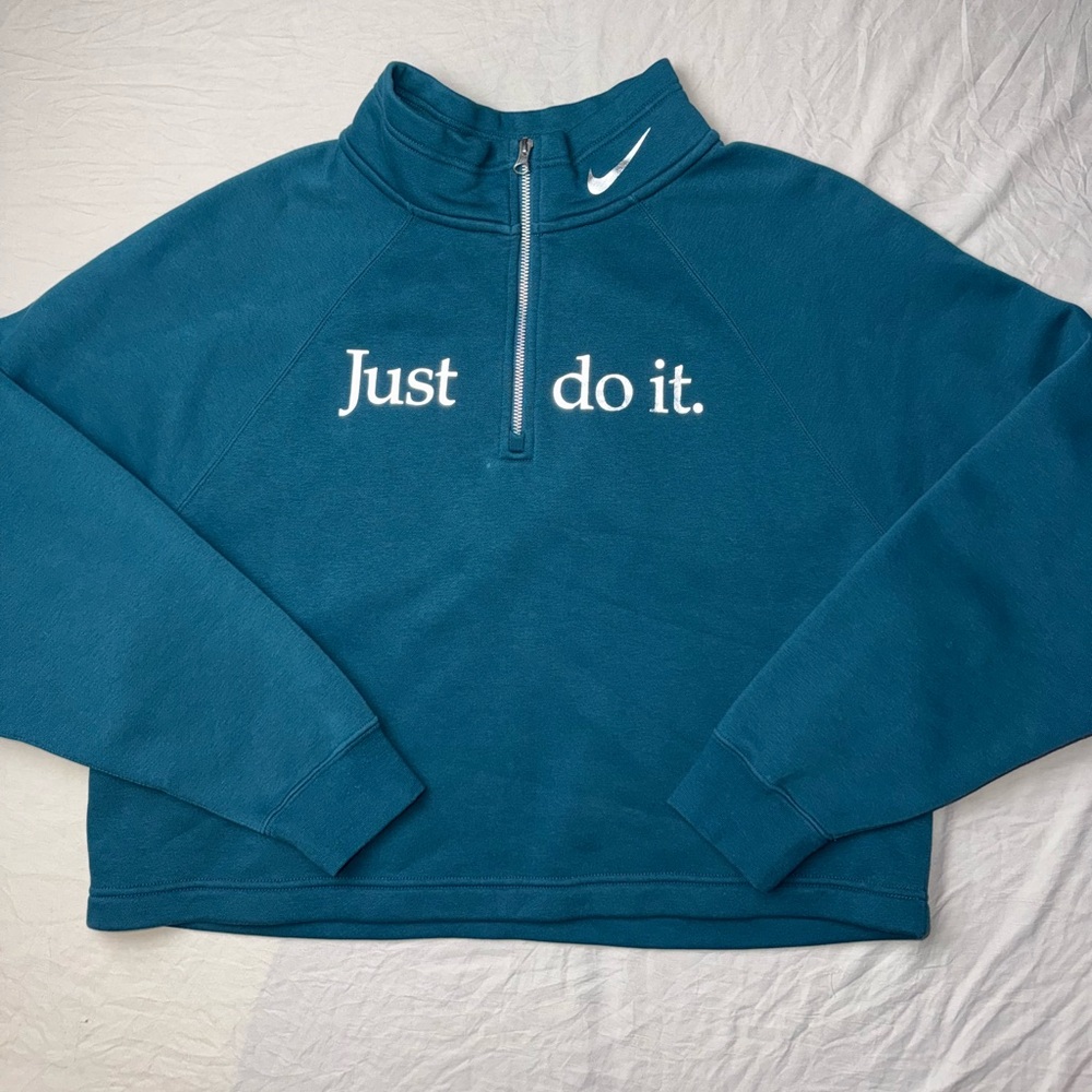 Nike women’s Blue Half-Zip Sweatshirt size‎ Large